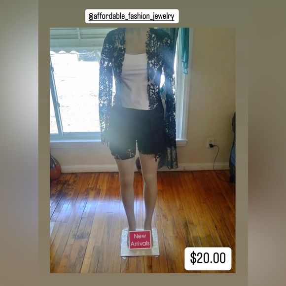 2 Piece Lace shorts. - Picture 2 of 2